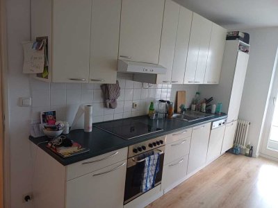 Teilmöbilierte 4 Zimmer Wohnung in zentraler Lage zu vermieten