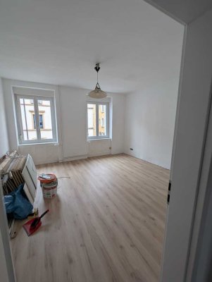 Komplett sanierte 3-Zimmer-Altbau-Wohnung in zentraler Lage zur Erstvermietung