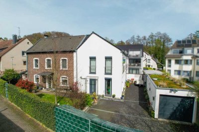 Familienfreundlich und naturnah: Zwei-in-Eins-Haus mit Garten in Erkrath Hochdahl