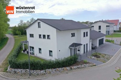 Neuwertig & stilvoll – Modernes Einfamilienhaus mit Doppelgarage &  Gartenidylle in Kirchroth