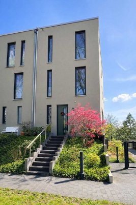 Exklusives Townhouse in Babelsberg mit Garten, Sauna & Designer-Küche