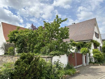 RESERVIERT! Charmantes Wohnhaus mit Scheune und schönen Innenhof zentrale Lage in Pfaffenweiler