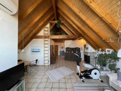 Dachgeschoß-Wohnung mit vielen Extras und Ausbau-Potential