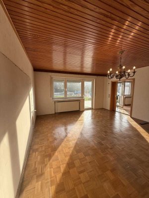 großzügige 4 Zimmer Erdgeschosswohnung mit Garten in zentraler Lage von Lechenich