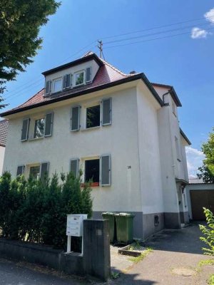 Helle 3.5 Zimmerwohnung in ruhiger Lage, 70qm und Dachterasse mit 20qm und unverbautem Blick ins Grü