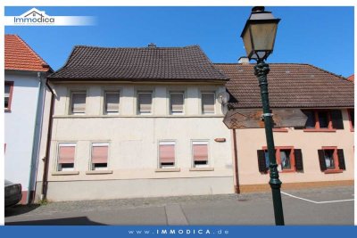 Einfamilienhaus mit Garage und Garten im historischen Ortskern von Großkarlbach