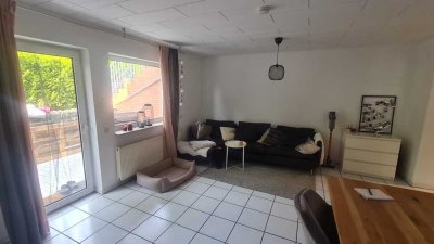 Helle 2 Zimmer Wohnung mit schöner Zimmeraufteilung und Terrasse
