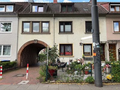 Großzügige 4-Zimmer-Etagenwohnung mit Balkon in Bremen-Gröpelingen
