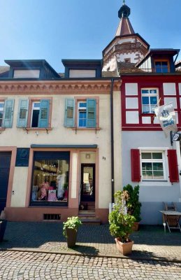 Altbauwohnung im Stadtzentrum von Gengenbach, 3,5 Zimmer,  EBK und Balkon