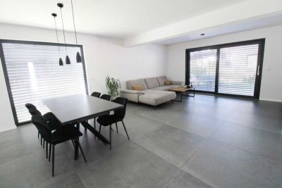 Ideal für München-Pendler! Mering - Exklusives, neuwertiges Einfamilienhaus  mit Ausbaureserve im DG