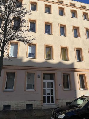 Kleine gut geschnittene 2-Raum-Wohnung mit Balkon und neuer Einbauküche