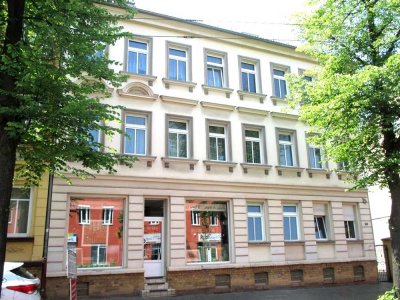 Lichtdurchflutete, große 2 Zimmer + Wohnküche! Eigener Parkplatz!