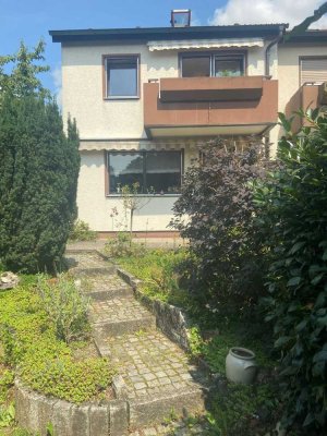BEZUGSBEREIT ! Helles  großzügig geschnittenes Reiheneckhaus mit Garten, Garage  Kamin in Eckental