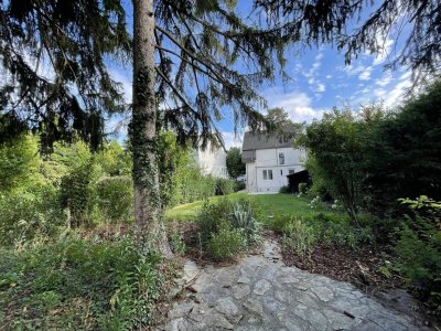 1130! Einfamilienhaus mit schönem Garten und viel Potential in Hietzing!