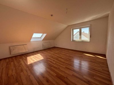 Großzügige 4-Zimmer-DG-Wohnung mit Garten in Falkendorf