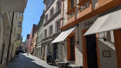 Charmante 2-Zi.-Altbauwohnung mit Einbauküche in Altstadt – perfekt für junges Paar