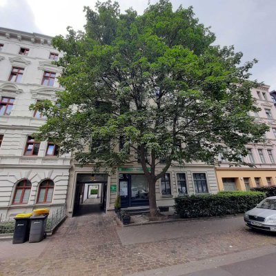 2 Raumwohnung mit EBK und Balkon in Stadtfeld Ost