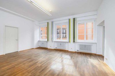 Raum für Ideen – Großzügige Altbauwohnung mit 4 Zimmern im Herzen von Augsburg