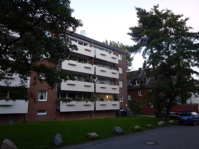 Geräumige 3 Zimmer Wohnung mit Balkon, hell und schön bei Bedarf mit Garage oder Stellplatz in Schle