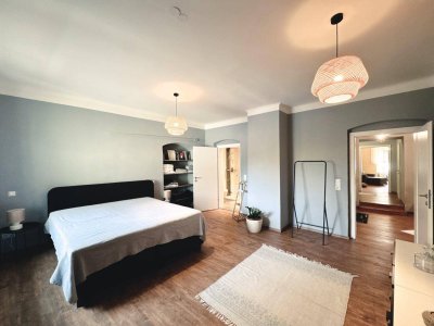 NEU! Möblierte 3-Zimmer Altbaubauwohnung in historischem Haus am Neunkirchner Hauptplatz! Mit Parkplatz!