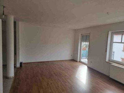 Schöne und gepflegte 2,5-Raum-Wohnung mit Einbauküche in Worms - Stadtzentrum