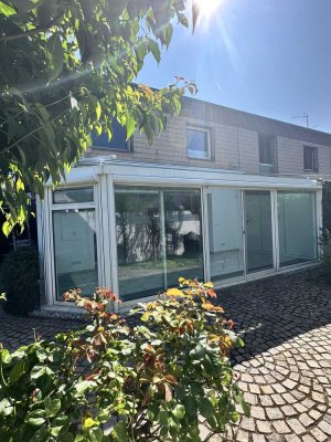 Charmantes Reihenendhaus mit kleinem Garten in Refrath