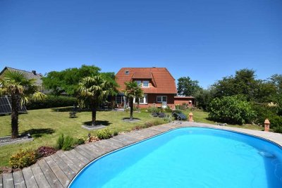 Freistehendes Einfamilienhaus mit beheiztem Außenpool in Dörverden | Urlaub pur!