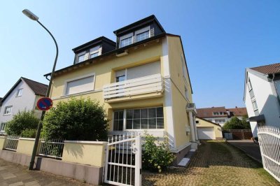 Traumhafte und hochwertig ausgestattete Maisonette-Wohnung in ruhigem Zweifamilienhaus in Lu-Maudach