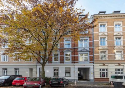 ALTBAU-JUWEL  1,5 Zimmerwohnung nach Modernisierung mit neuer EBK in Düsseldorf Flingern