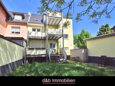 Top-Lage Efferen: Kernsaniertes 3-Familienhaus mit 3 Garagen und 3 PKW-Stellplätzen.