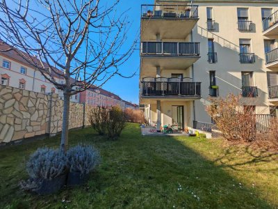 Luxuriöse 4-Zimmer Wohnung im EG mit  Garten Garage Einbauküche  Privat ohne Provision