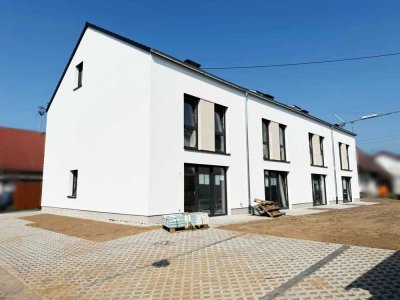 Neubau Reihenhaus mit Garten, Terrasse und Stellplatz
