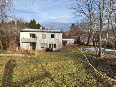 Renovierungsbedürftiges Einfamilienhaus mit viel Potenzial auf großem Grundstück