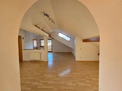 3-Zimmer Dachgeschosswohnung in Saalfelden, 2 Balkone, Garage und Carport