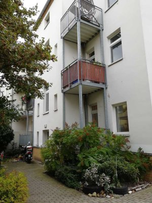 Ansprechende 2-Zimmer-EG-Wohnung mit Balkon & EBK in Leipzig