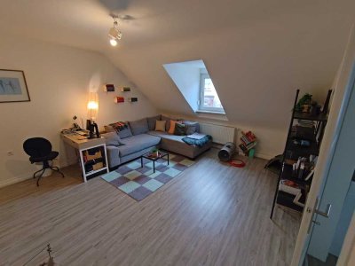 2-Zimmer-DG-Wohnung mit Küchenausstattung in der Südweststadt, nähe Kolpingplatz