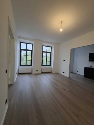 AMBIENT LIVING: Am Main! Komplett sanierte 2 Zimmer Altbauwohnung!