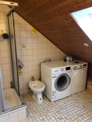 Attraktive und gepflegte 2-Zimmer-Dachgeschosswohnung mit Balkon und EBK