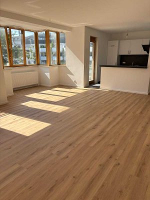 Großzüge 2 Zimmer Wohnung mit großzügigem Balkon und kostenlosen Stellplatz