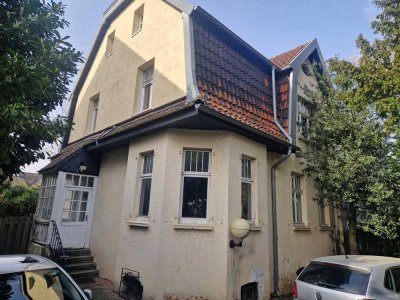 Alte Stadtvilla mit unglaublichem Charme und ausbaufähigem Dachboden in Düsseldorf Wittlaer
