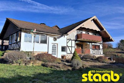 EIN LANDSITZ IM SPESSART - FACHWERKENSEMBLE MIT 2 HÄUSERN UND BAUPLATZ