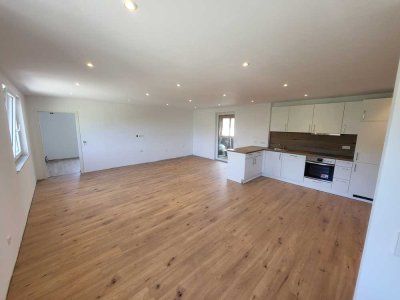 Sehr schöne und großzügige 3,5-Zimmer-Wohnung in Sonnenbühl, mit Küche, Erstbezug