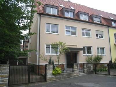 Gepflegte lichtdurchflutete 3-Zimmer-Wohnung in ruhiger zentraler Grünlage in Nürnberg