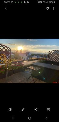 Freundliche und gepflegte 2-Raum-Penthouse-Wohnung in Frankfurt am Main