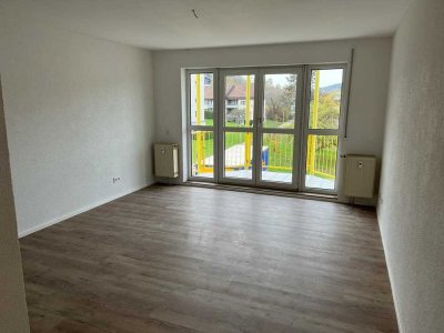Privat: Renovierte, helle 1.5-Zimmer-Wohnung mit Balkon