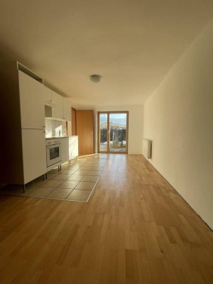 Single- oder Pärchenwohnung im Erdgeschoss mit Zugang zum Grünbereich, Parkplatz