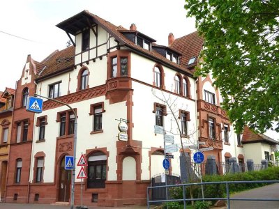 Charmante 4-5 ZKB Altbauwohnung, Südbalkon mit Blick auf den Neckar, Bahnnähe!