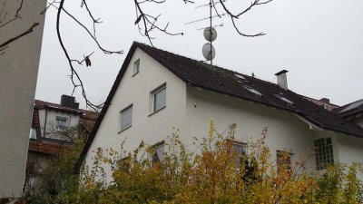 2-Zimmer-Dachgeschosswohnung mit gehobener Innenausstattung in Stuttgart-Weilimdorf