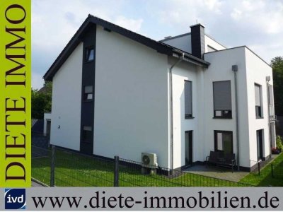 Großzügige "Neubau" Wohnung im Obergeschoss eines 6 Familienhauses