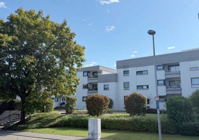 Besondere Zwei-Zimmer-Wohnung mit großem Balkon in gepflegter Wohnanlage